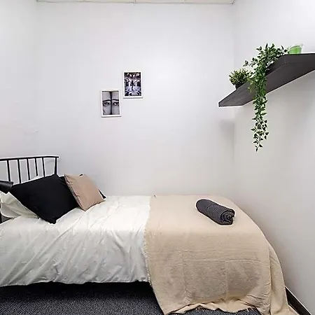 The House Black Hostel *