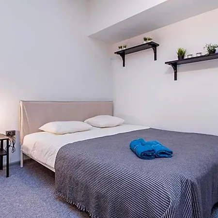 The House Black Hostel *