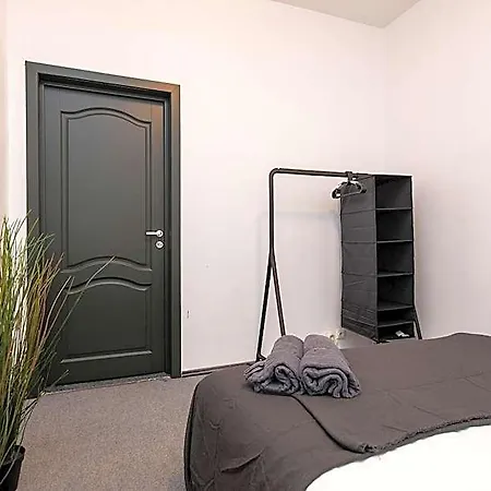 Hostel The House Black *