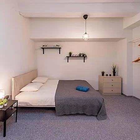 The House Black Hostel *