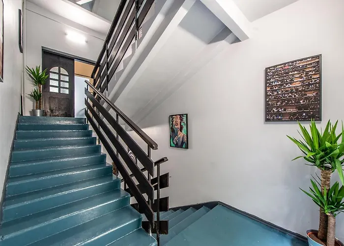 Hostal The House Black *