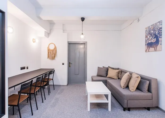 Hostal The House Black